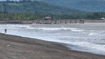 Ubicación a pie de playa, tumbonas y toallas de playa