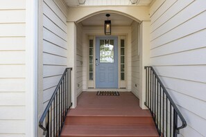 Exterior detail - Beautiful St. James Home | Golf Course Views (Southport)