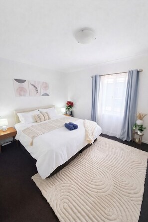 Iron/ironing board, WiFi, bed sheets