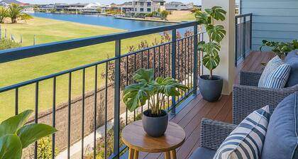 Tranquil luxury 1-bedroom apartment - partial canal views charming Halls Head