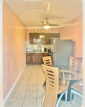 Dining - Vrbo Property (Las Vegas)