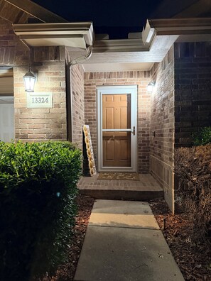 Exterior detail - Charming 3-bedroom bungalow with AC in cozy Frisco (Frisco)