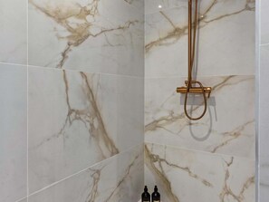 Shower, hair dryer, towels - La Joya 1C. New apartment , 300 m from the beach (Torremolinos)