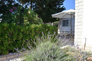 Exterior detail - Holiday home with terrace and sea view (Stara Novalja)