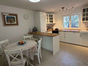 Dining - Holiday home with terrace and sea view (Stara Novalja)