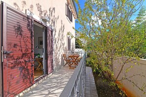 Property grounds - Holiday Apartment Villa Kaciol Veli Lošinj B4+2 A (Veli Lošinj)