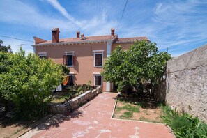 Property grounds - Holiday Apartment Andjelka B4+1 Blue (Mali Lošinj)