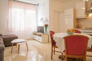 Living area - Holiday Apartment Zeljka B4 (Mali Lošinj)