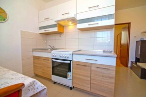 Private kitchen - Holiday Apartment Zeljka A2 (Mali Lošinj)