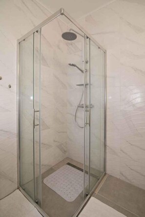 Bathroom - Holiday Apartment Rakic DeLux apartment 1/6 (Mali Lošinj)