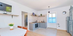 Private kitchen - Holiday Apartment Pino 1 (Veli Lošinj)