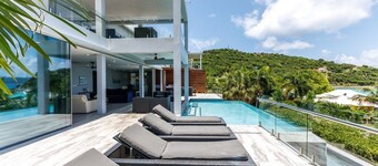 Modern Beachfront Villa 4BR + Infinity Pool & Direct White Bay Access BVI
