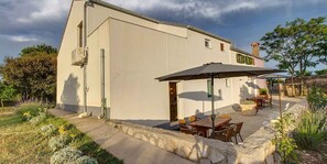 Outdoor dining - Holiday flat (Veli Lošinj)
