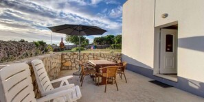 Outdoor dining - Holiday flat (Veli Lošinj)
