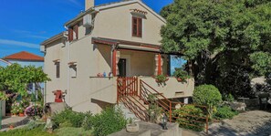 Exterior - Holiday Apartment Marija Lucica B4 (Nerezine)