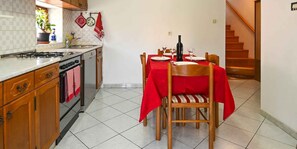 Private kitchen - Holiday Apartment Marija Lucica B4 (Nerezine)