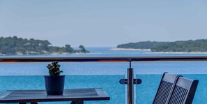 Outdoor dining - Holiday apartment (Mali Lošinj)