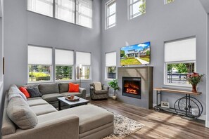 Smart-TV, Kamin, Stereoanlage