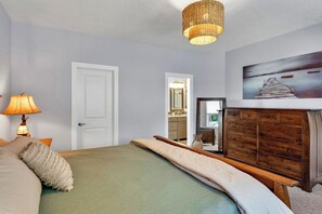 3 bedrooms, desk, free WiFi, bed sheets