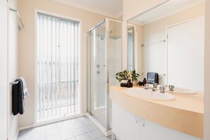 Hair dryer, towels - Saltwater Shores - Pet friendly - Sleeps 10 (499556) (Portarlington)