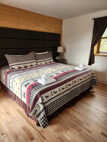 Cherry Lodge King Room #5