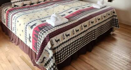 Cherry Lodge King Room #5