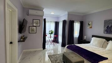 2 chambres, coffres-forts dans les chambres, bureau