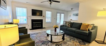 Central • Fenced • King beds • Ideal for Greensboro • High Point • Winston Salem