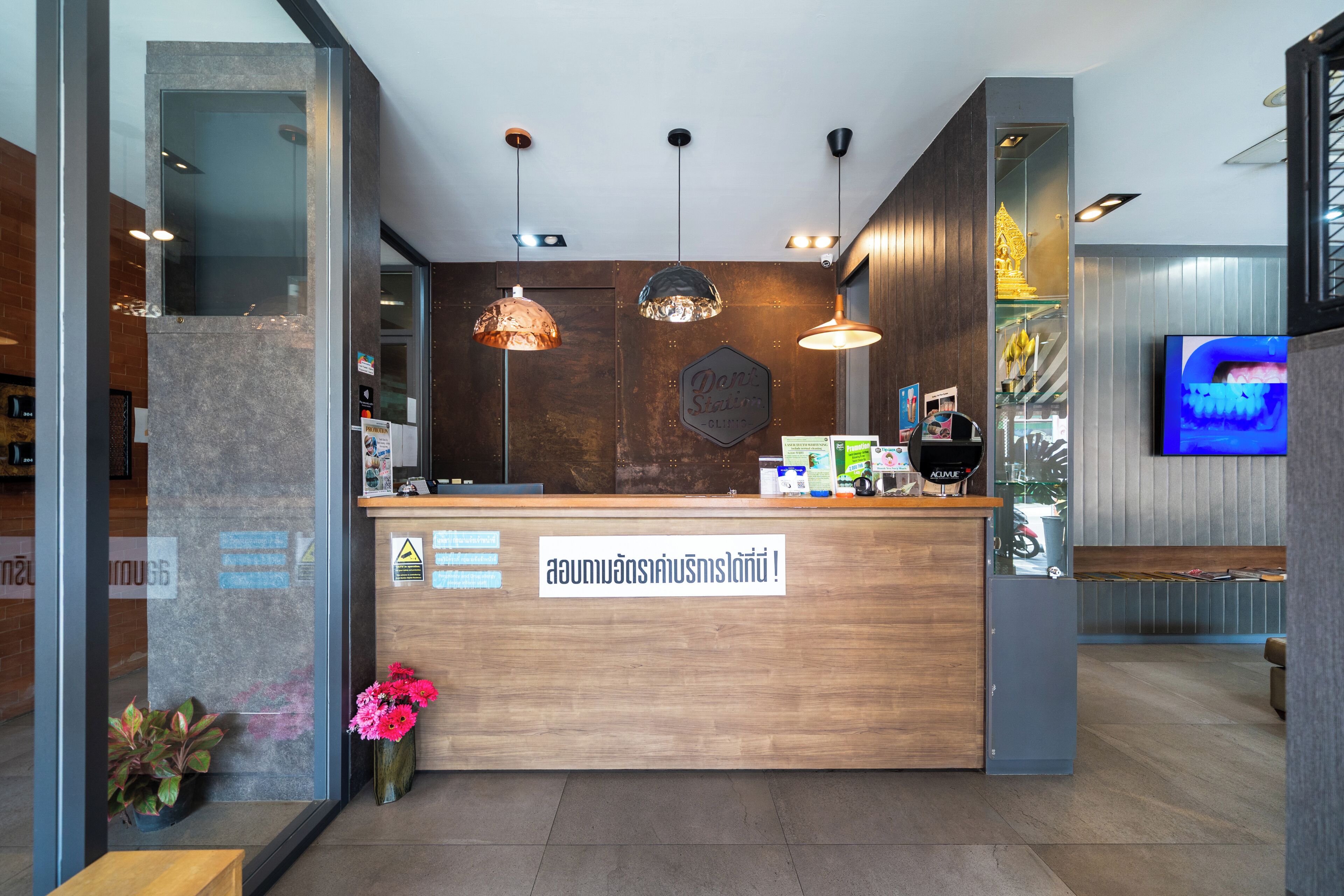 Concierge desk