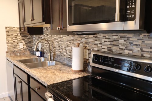 Cozy Stylish 2 BR Home w / Relax & Enjoy