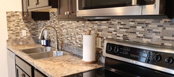 Cozy Stylish 2 BR Home w / Relax & Enjoy
