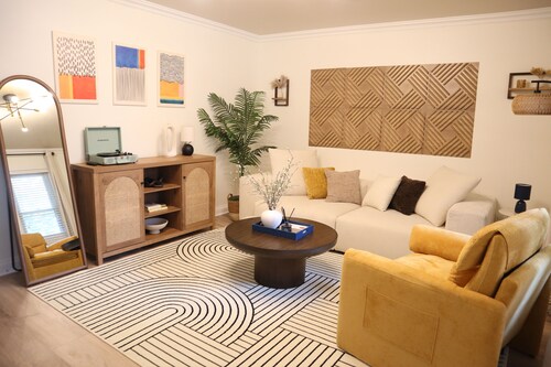 Cozy Stylish 2 BR Home w / Relax & Enjoy