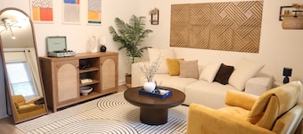 Cozy Stylish 2 BR Home w / Relax & Enjoy