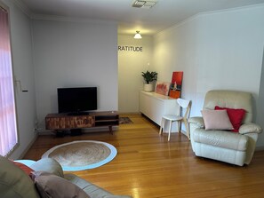 Living area - Cosy and Private 2 bed home (Reservoir)