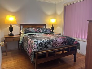 Room - Cosy and Private 2 bed home (Reservoir)