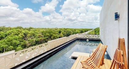 Fourth-Floor Penthouse w/Private Pool on Deck, Free WiFi, Shared Gym, Partial AC