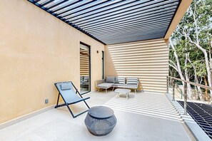 Terrace/patio - 2-story apt with private pool, balcony, patio, outdoor dining area, gym, W/D, AC (Tulum)