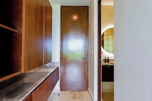 Interior - Luxurious penthouse with rooftop infinity pool, ocean views, central AC & gym (Tulum)