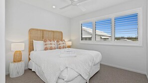 4 bedrooms, iron/ironing board, bed sheets