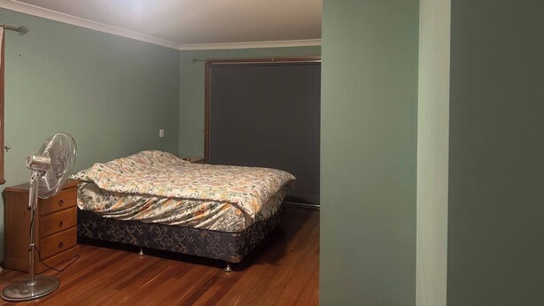 A bedroom with a bed, a fan, a dresser, and a closet. - Room-pillais B & B, Private Room Attach (Albany)