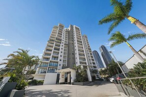 Exterior - Skyline & Ocean View Retreat - GC 1303 (Surfers Paradise)