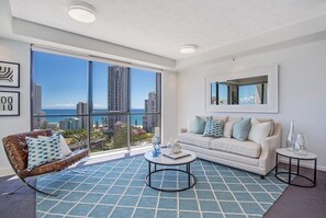 Căn hộ, 2 phòng ngủ, ban công, quang cảnh biển | Khu phòng khách