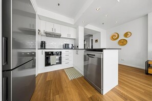 Private kitchen - Skyline & Ocean View Retreat - GC 1303 (Surfers Paradise)
