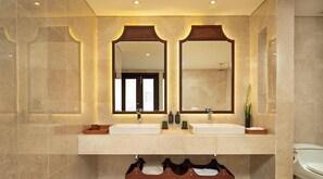 Dusche, Handtücher, Toilettenpapier