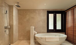 Dusche, Handtücher, Toilettenpapier