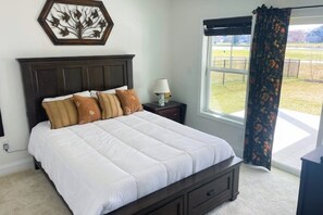 Room - Bayside Resort house w/pools, athletic courts, on-site golf, & shuttle access (Selbyville)