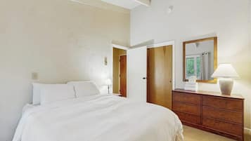 Iron/ironing board, internet, bed sheets