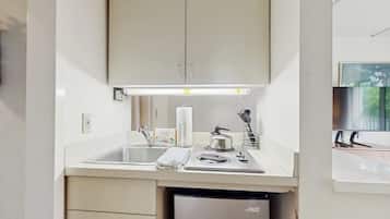 Microwave, oven, stovetop, coffee/tea maker