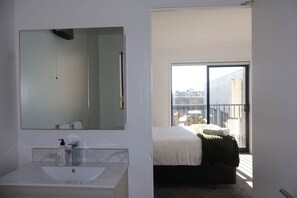 Iron/ironing board, WiFi, bed sheets - Stylish 2BR CBD Apartment • Walk to Casino & Te Pae • Free Parking (Christchurch)