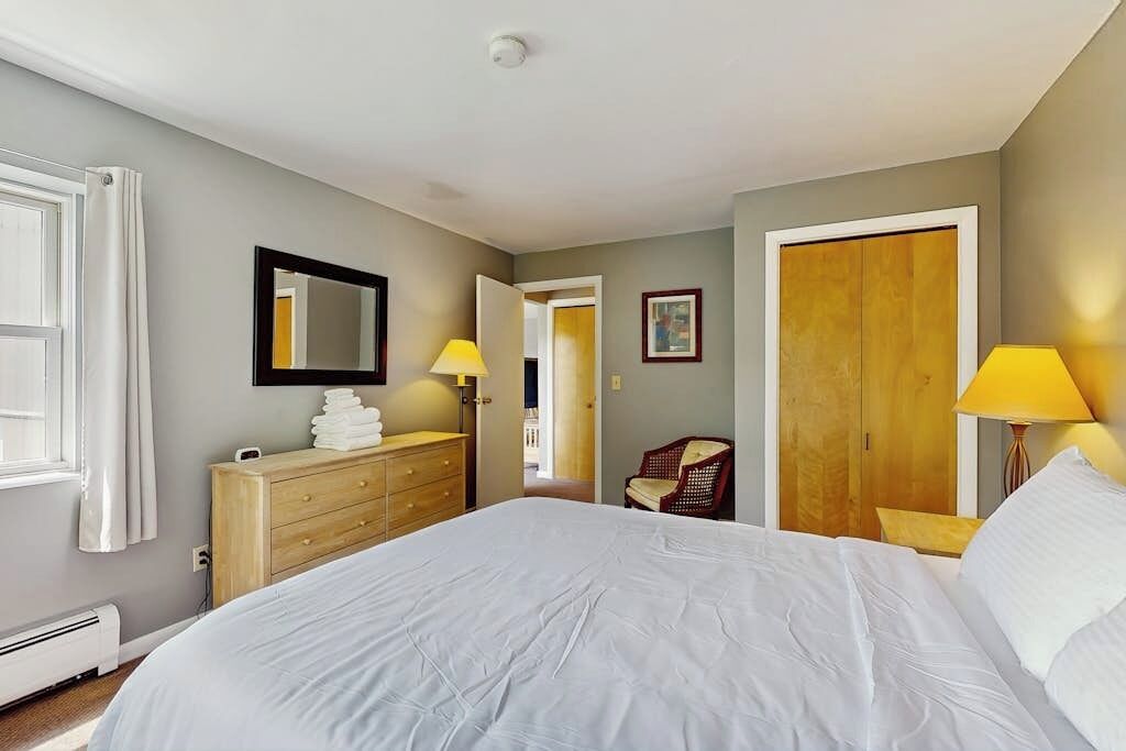 Iron/ironing board, internet, bed sheets